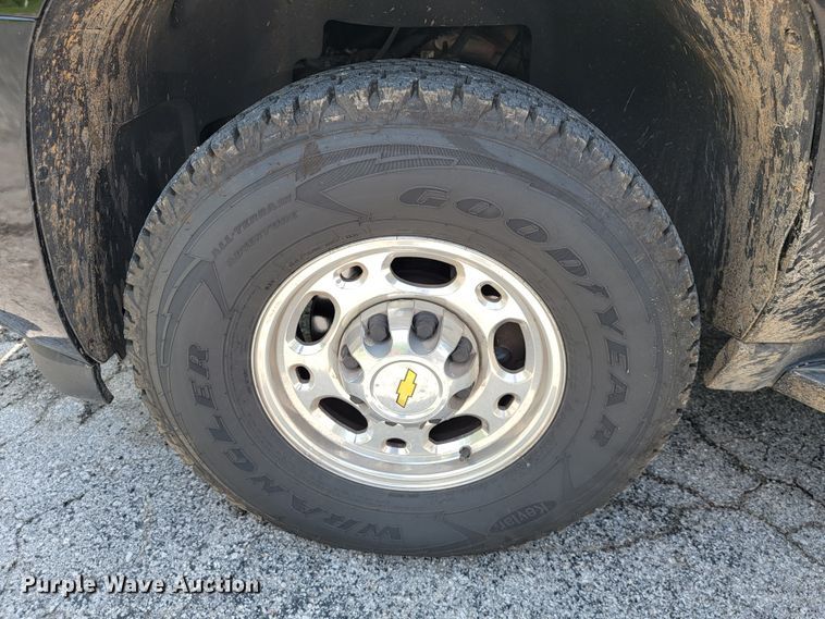 image for item JL9489 2007 Chevrolet Suburban 2500  SUV