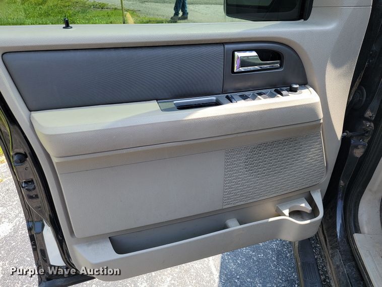 image for item JL9490 2010 Ford Expedition  SUV