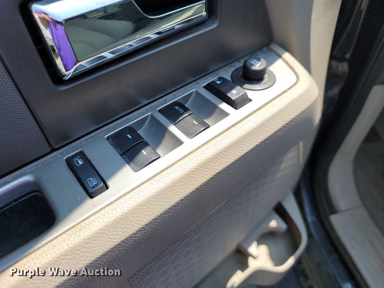 image for item JL9490 2010 Ford Expedition  SUV