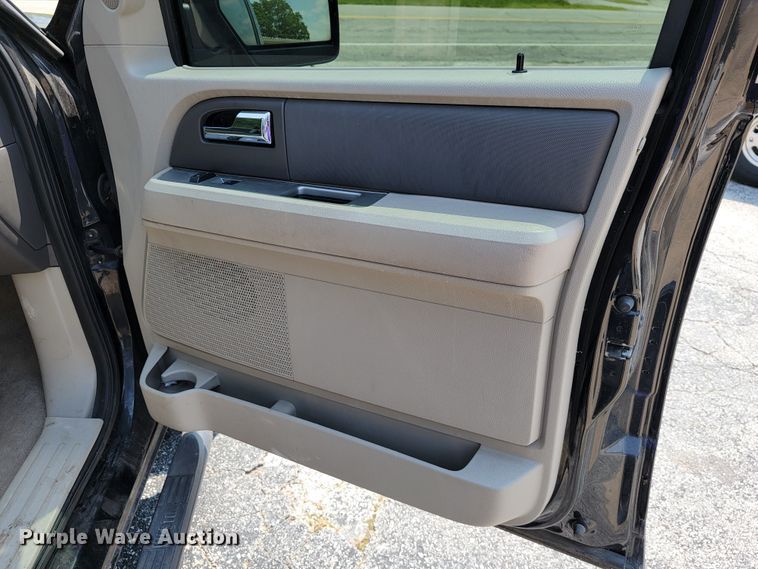 image for item JL9490 2010 Ford Expedition  SUV