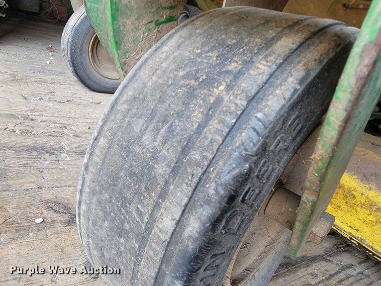 image for item JL9492 John Deere Z425B  lawn mower