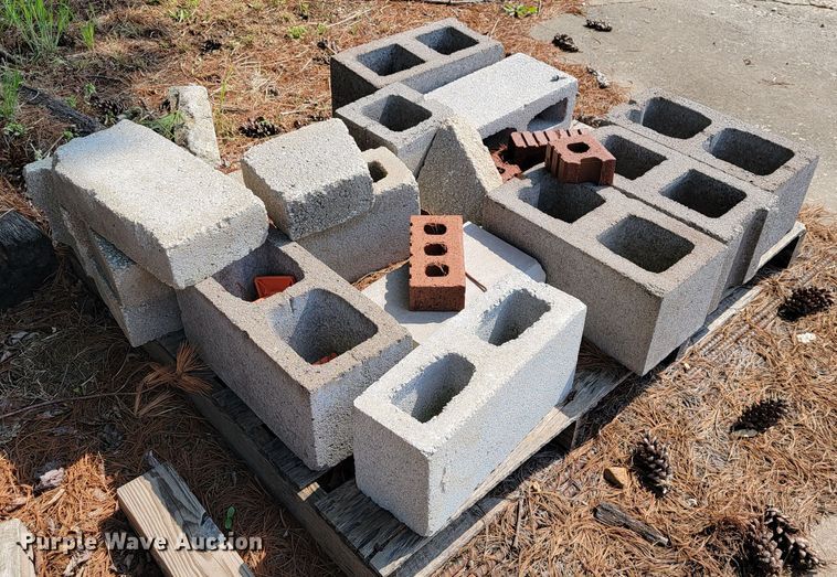 image for item JL9496 Approximately 5 pallets of landscape materials