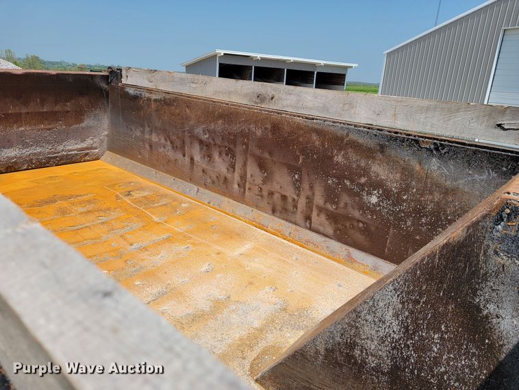 image for item JL9499 2005 Chevrolet C8500  dump truck