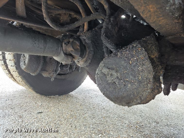 image for item JL9514 2006 International 7400  oil distributor truck