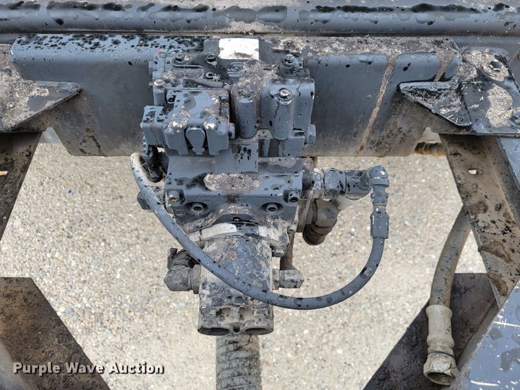 image for item JL9514 2006 International 7400  oil distributor truck