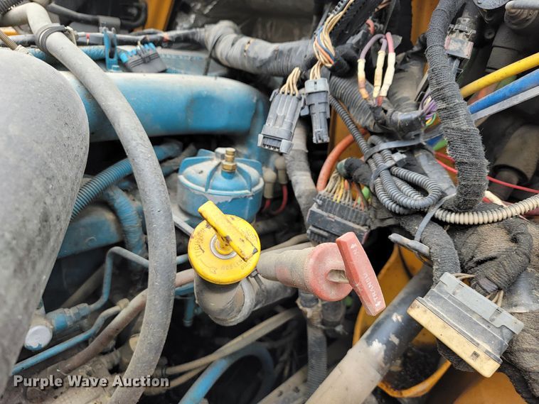 image for item JL9514 2006 International 7400  oil distributor truck