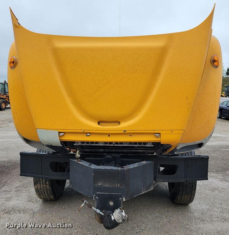 image for item JL9514 2006 International 7400  oil distributor truck