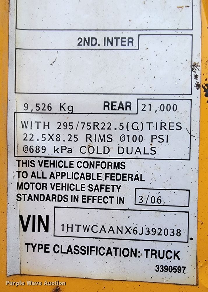 image for item JL9514 2006 International 7400  oil distributor truck