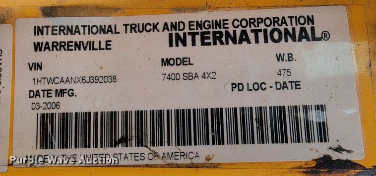 image for item JL9514 2006 International 7400  oil distributor truck