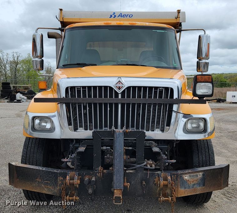 image for item JL9515 2005 International 7400  dump truck