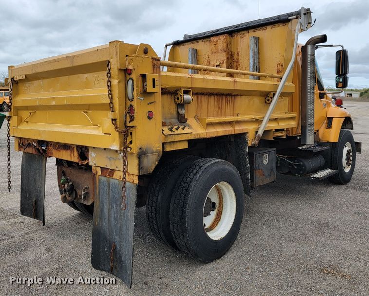 image for item JL9515 2005 International 7400  dump truck