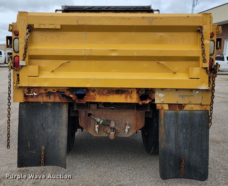 image for item JL9515 2005 International 7400  dump truck