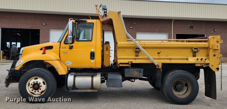 image for item JL9515 2005 International 7400  dump truck