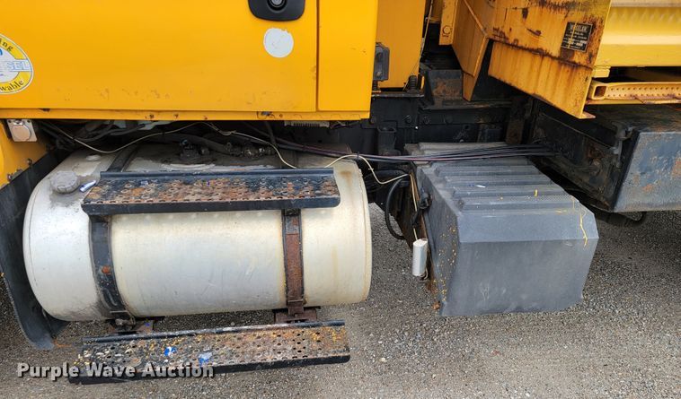 image for item JL9515 2005 International 7400  dump truck