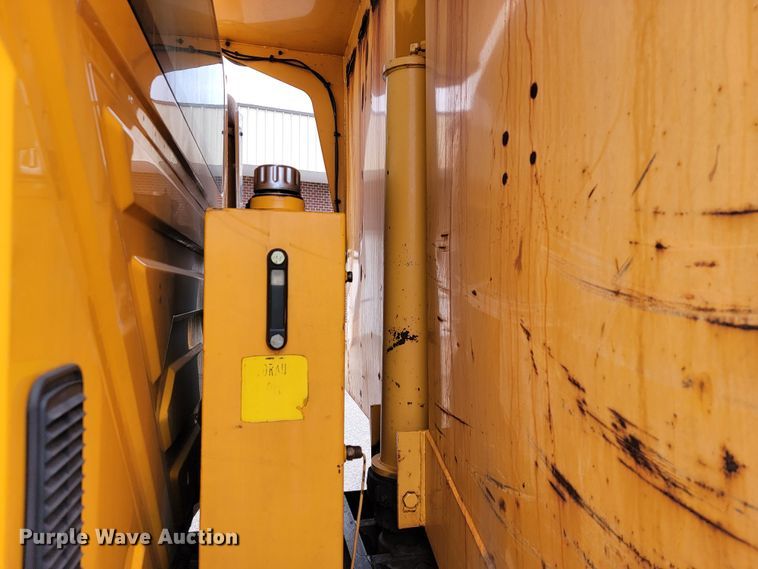 image for item JL9515 2005 International 7400  dump truck