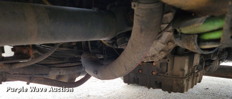 image for item JL9515 2005 International 7400  dump truck