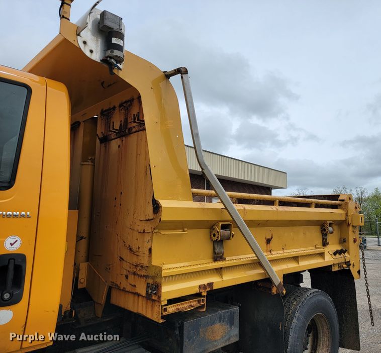image for item JL9515 2005 International 7400  dump truck