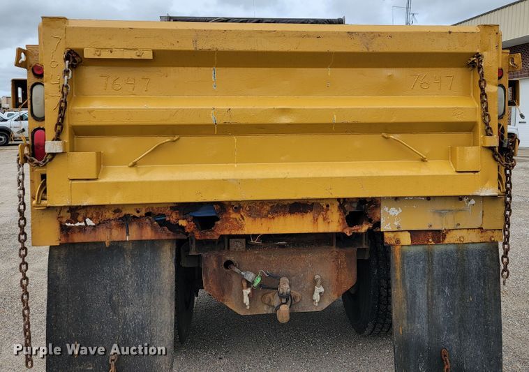 image for item JL9515 2005 International 7400  dump truck