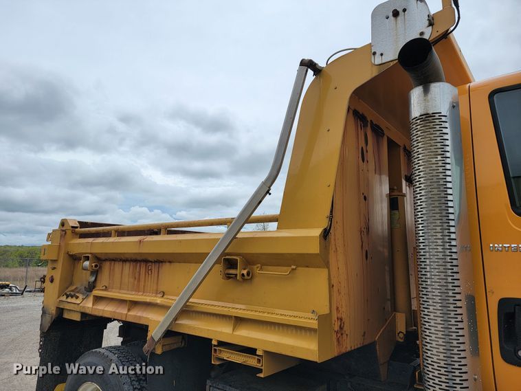 image for item JL9515 2005 International 7400  dump truck