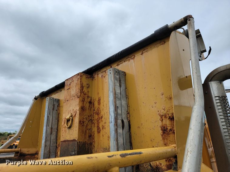 image for item JL9515 2005 International 7400  dump truck