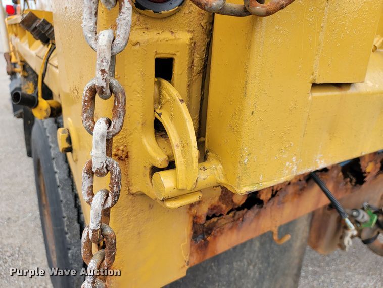 image for item JL9515 2005 International 7400  dump truck