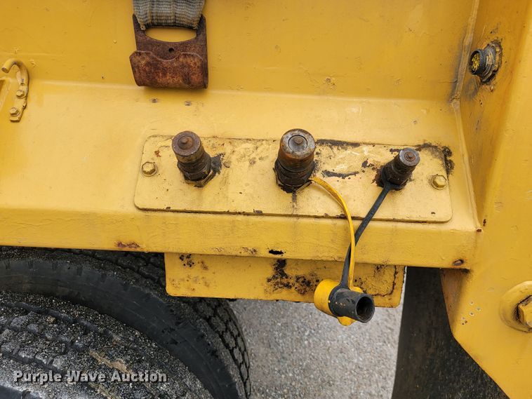 image for item JL9515 2005 International 7400  dump truck