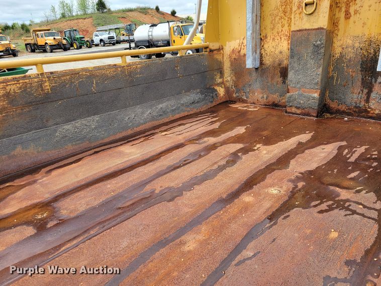 image for item JL9515 2005 International 7400  dump truck