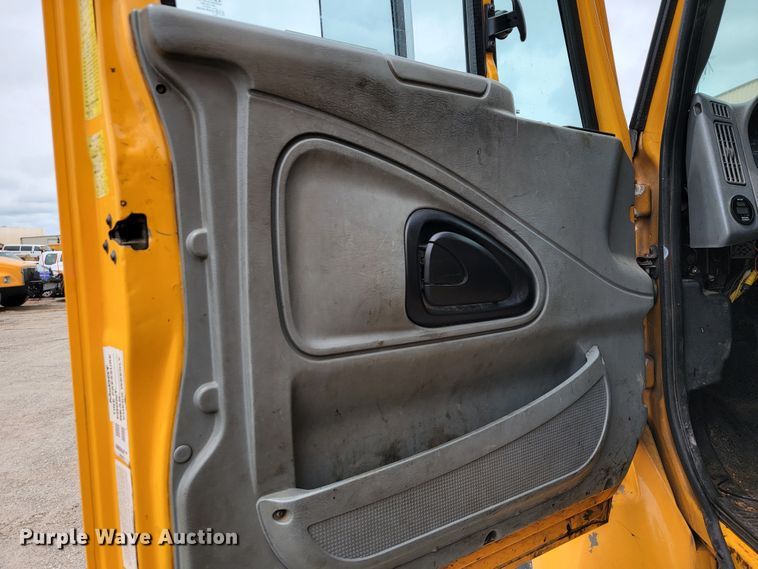 image for item JL9515 2005 International 7400  dump truck