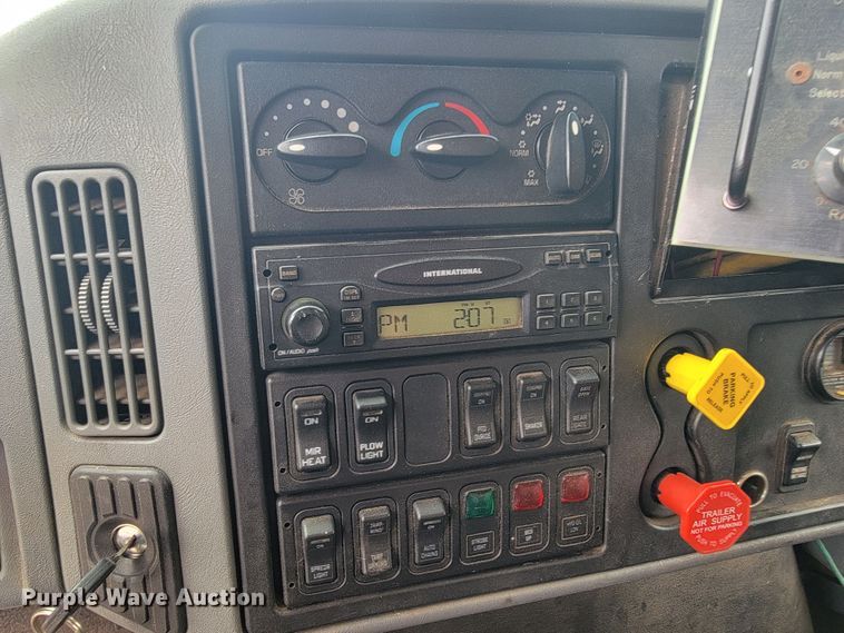 image for item JL9515 2005 International 7400  dump truck