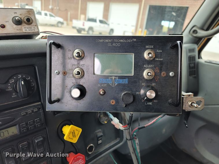 image for item JL9515 2005 International 7400  dump truck