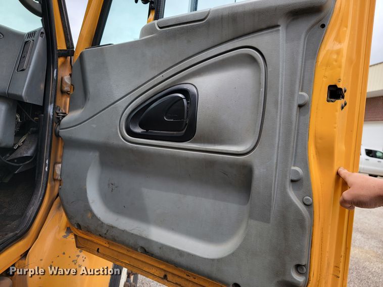 image for item JL9515 2005 International 7400  dump truck