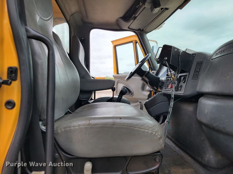 image for item JL9515 2005 International 7400  dump truck