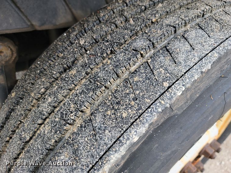 image for item JL9515 2005 International 7400  dump truck