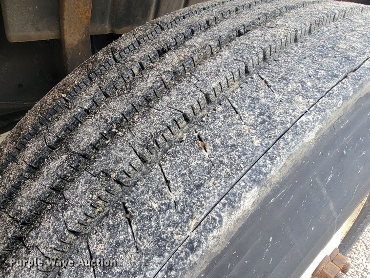 image for item JL9515 2005 International 7400  dump truck