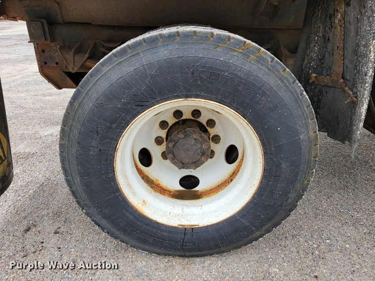 image for item JL9515 2005 International 7400  dump truck