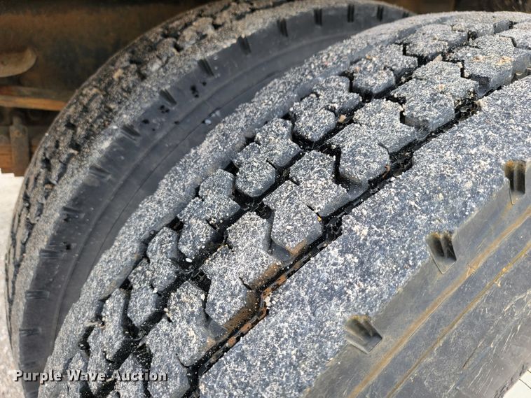 image for item JL9515 2005 International 7400  dump truck