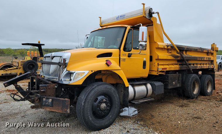 image for item JL9518 2006 International 7400  dump truck