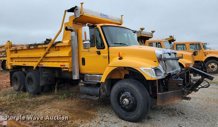 image for item JL9518 2006 International 7400  dump truck