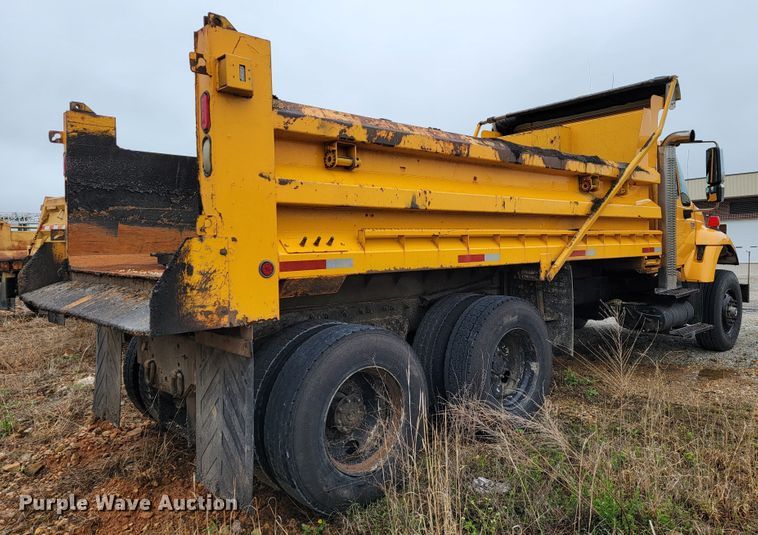 image for item JL9518 2006 International 7400  dump truck