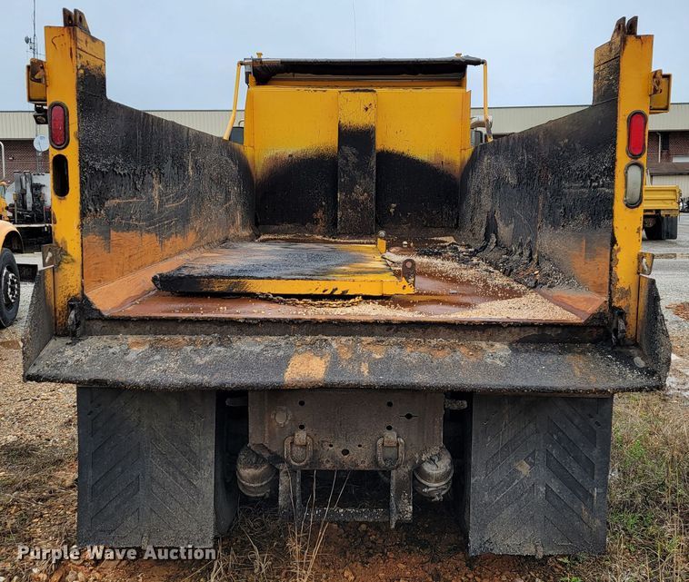 image for item JL9518 2006 International 7400  dump truck