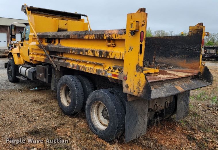 image for item JL9518 2006 International 7400  dump truck