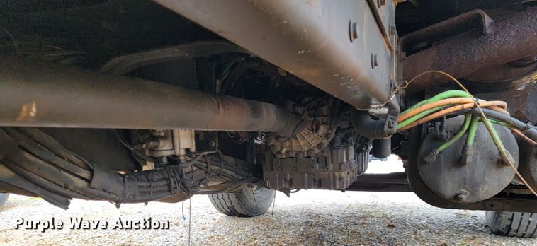 image for item JL9518 2006 International 7400  dump truck