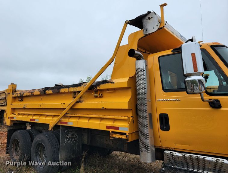 image for item JL9518 2006 International 7400  dump truck