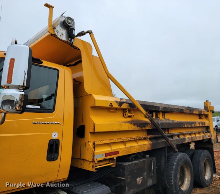 image for item JL9518 2006 International 7400  dump truck