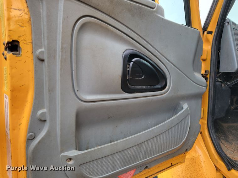 image for item JL9518 2006 International 7400  dump truck