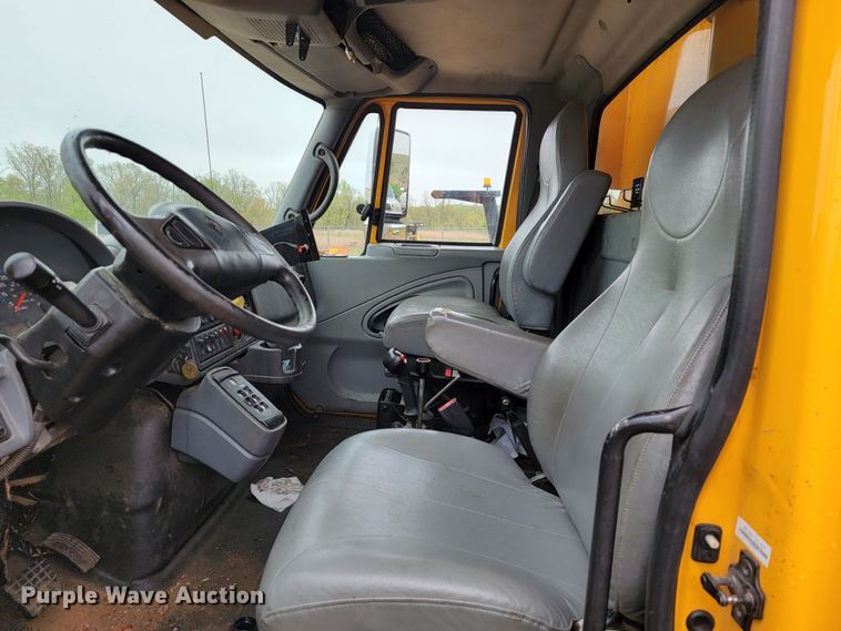 image for item JL9518 2006 International 7400  dump truck