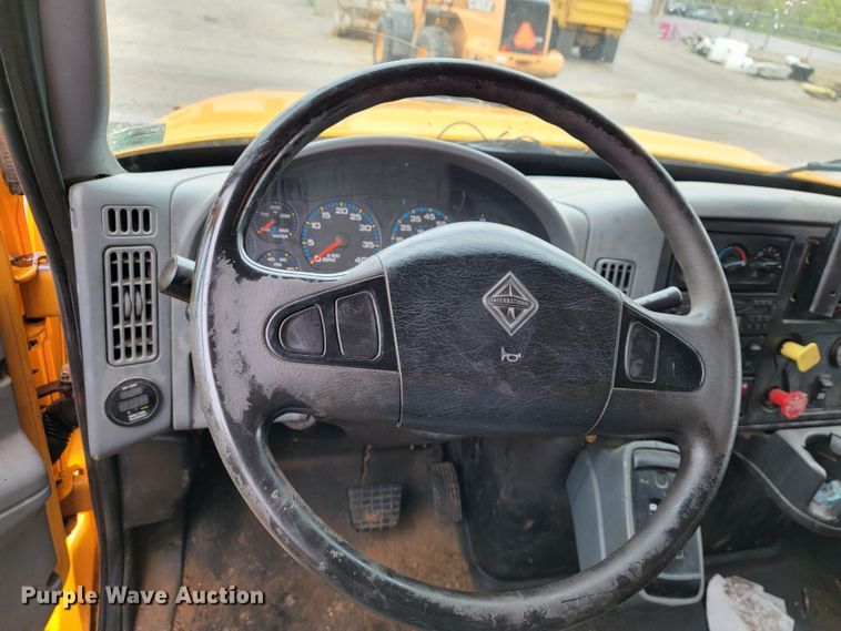 image for item JL9518 2006 International 7400  dump truck