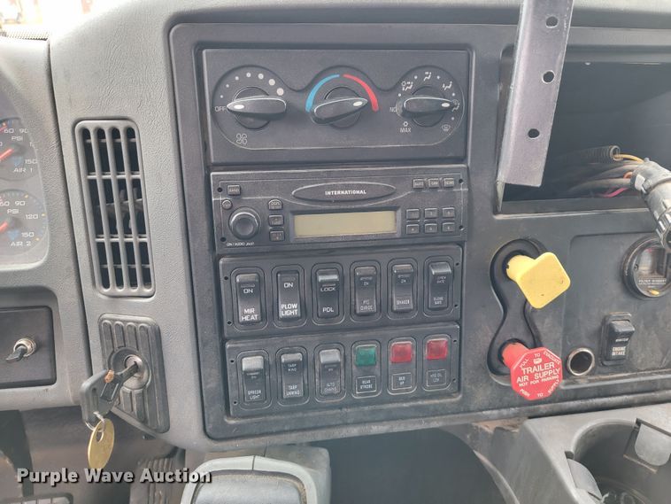 image for item JL9518 2006 International 7400  dump truck