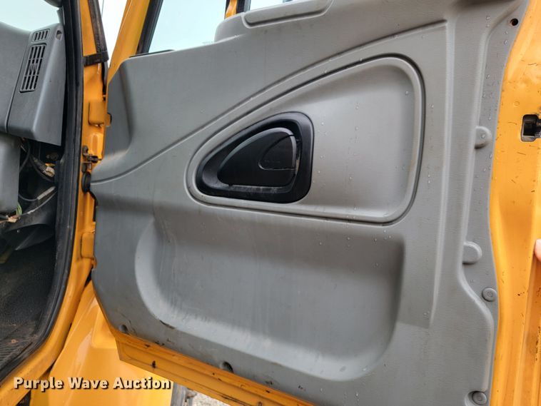 image for item JL9518 2006 International 7400  dump truck