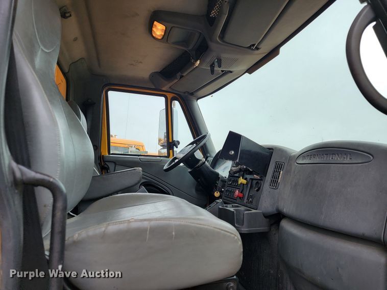 image for item JL9518 2006 International 7400  dump truck